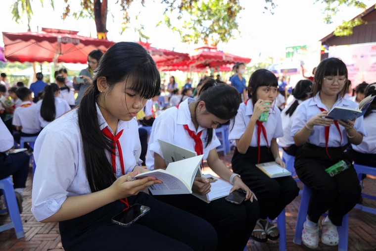 TP.HCM: Trao tặng 550 đầu sách tại Nhà lưu niệm Anh hùng Võ Thị Sáu ảnh 4