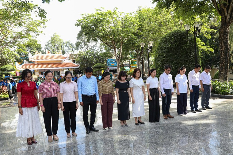 TP.HCM: Trao tặng 550 đầu sách tại Nhà lưu niệm Anh hùng Võ Thị Sáu ảnh 1