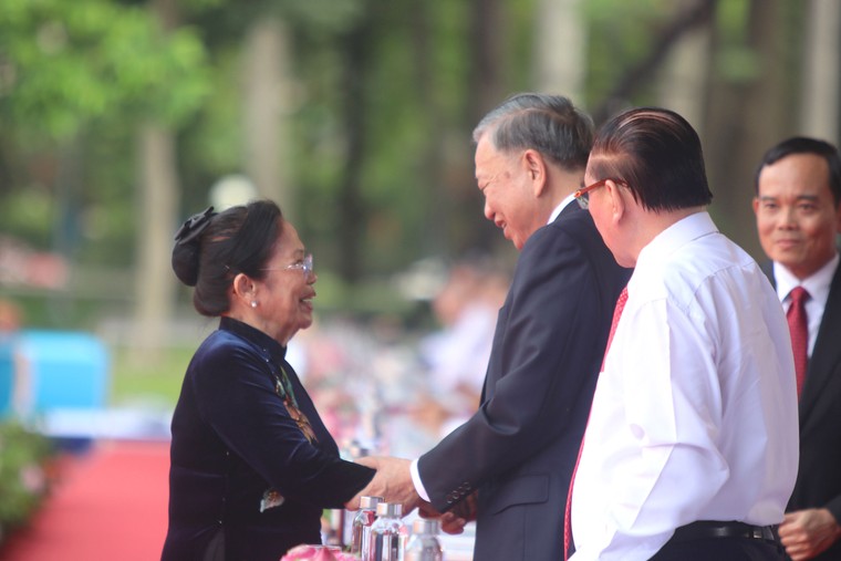 Phát biểu của Tổng Bí thư, Chủ tịch nước tại lễ kỷ niệm 50 năm thành phố Sài Gòn - Gia Định mang tên Chủ tịch Hồ Chí Minh ảnh 2