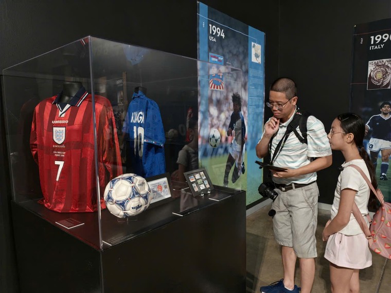 Ngắm áo Pele, Maradona, Messi, Ronaldo ở World Cup ảnh 2