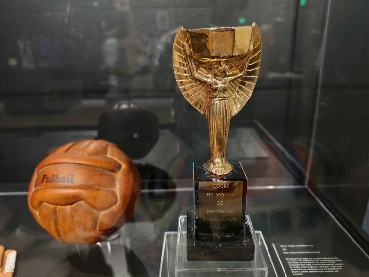 Ngắm áo Pele, Maradona, Messi, Ronaldo ở World Cup ảnh 6