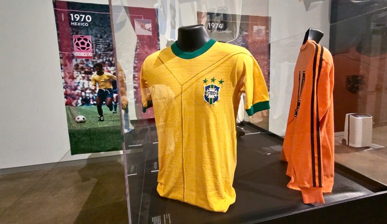 Ngắm áo Pele, Maradona, Messi, Ronaldo ở World Cup ảnh 4