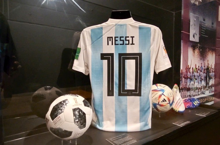Ngắm áo Pele, Maradona, Messi, Ronaldo ở World Cup ảnh 3