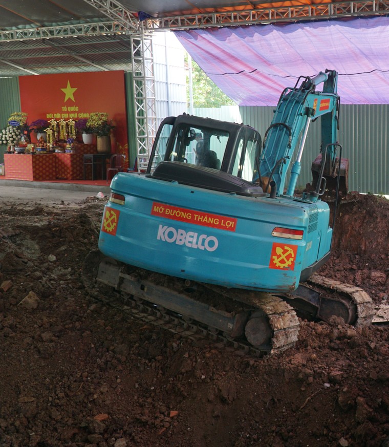 Công viên Lê Thị Riêng ngày 16/7: Tiếp tục mở rộng hố tìm kiếm hài cốt liệt sĩ ảnh 1