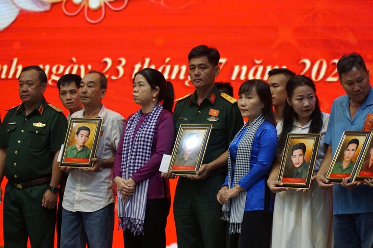 Điểm lại một số hoạt động đền ơn đáp nghĩa các gia đình thương binh, liệt sĩ tại TPHCM ảnh 5