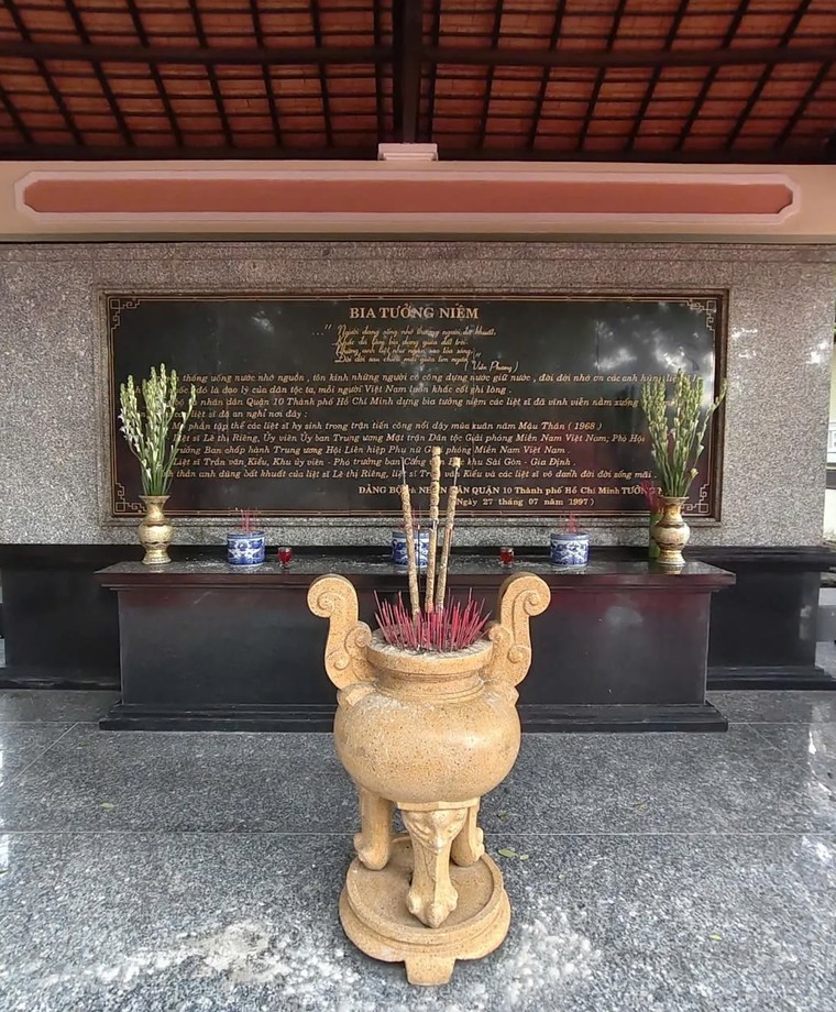 Sẽ dời Bia tưởng niệm liệt sĩ tại Công viên Lê Thị Riêng để mở rộng hố tìm kiếm ảnh 1