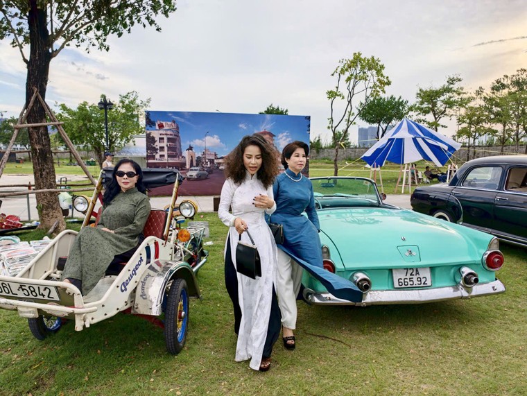 Ngắm xe cổ “tung hoành” tại TP.HCM ảnh 2