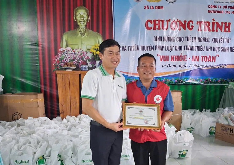 Nutifood trao dinh dưỡng đến trẻ em khó khăn tại Gia Lai ảnh 2