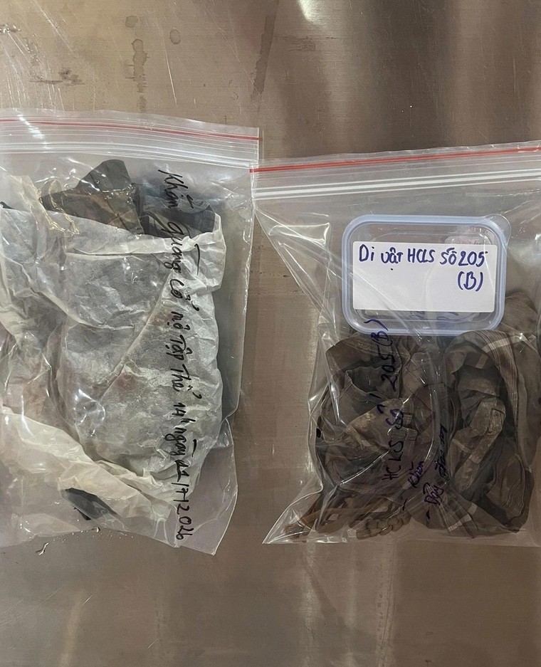 Những chiếc khăn quàng cổ có thể của Biệt động Sài Gòn được tìm thấy tại Công viên Lê Thị Riêng ảnh 1