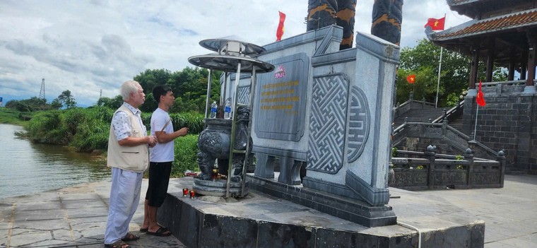Gặp lại tác giả “Đò lên Thạch Hãn ơi… chèo nhẹ” ảnh 4