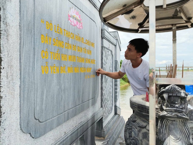 Gặp lại tác giả “Đò lên Thạch Hãn ơi… chèo nhẹ” ảnh 1