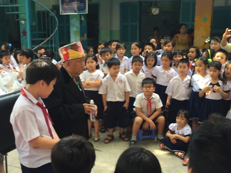 “Ông ngoại” Mạc Can đùa đùa, thật thật ảnh 6