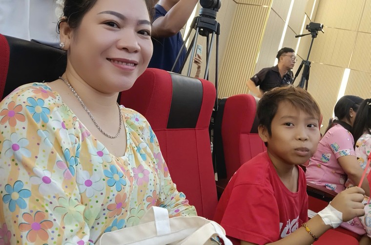 Lớp học của tình thương – Bài 3: Ươm mầm tri thức giữa lằn ranh “sinh tử” ảnh 1