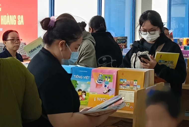 Giáo dục xoay mòng, cuộc sống đảo lộn ảnh 1