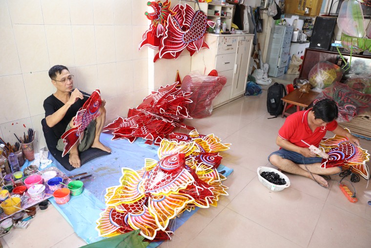 Trăn trở của những nghệ nhân cuối cùng tại xóm đèn lồng Phú Bình ảnh 6