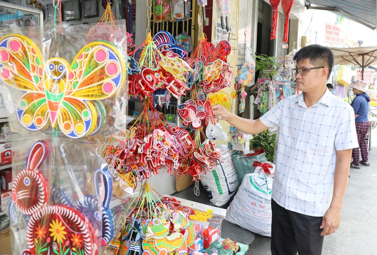 Trăn trở của những nghệ nhân cuối cùng tại xóm đèn lồng Phú Bình ảnh 5