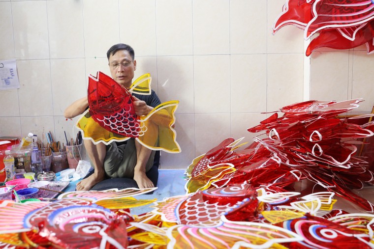 Trăn trở của những nghệ nhân cuối cùng tại xóm đèn lồng Phú Bình ảnh 1