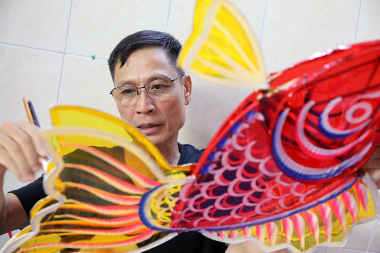 Trăn trở của những nghệ nhân cuối cùng tại xóm đèn lồng Phú Bình ảnh 2