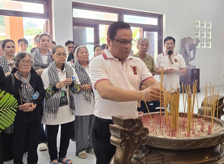 Nhà hát Cải lương Trần Hữu Trang và nỗ lực giữ gìn cải lương cho mai sau! ảnh 2