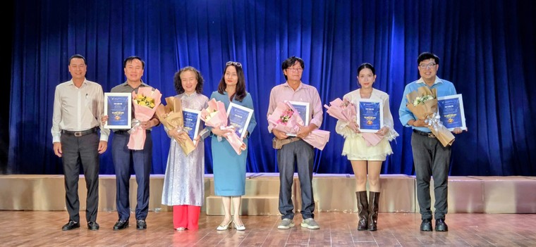 Công Ninh, Hạnh Thúy, Khả Như… tìm tài năng sân khấu mới ảnh 1