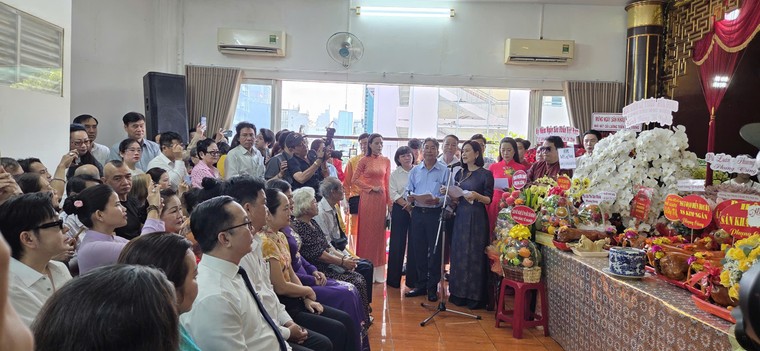 TPHCM: tưng bừng lễ giỗ Tổ Sân khấu ảnh 1