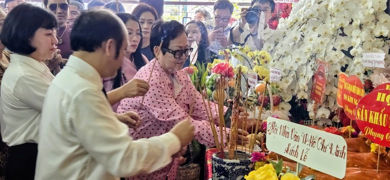 TPHCM: tưng bừng lễ giỗ Tổ Sân khấu ảnh 2