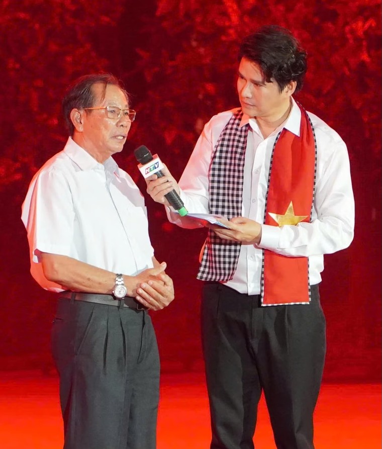 Nghẹn ngào và xúc động trong “Khúc Tri ân” tại Công viên Lê Thị Riêng ảnh 3
