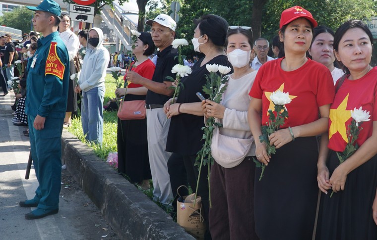 Công viên Lê Thị Riêng: Từ những nhát cuốc đầu tiên đến lễ truy điệu, tiễn đưa các liệt sĩ ảnh 10