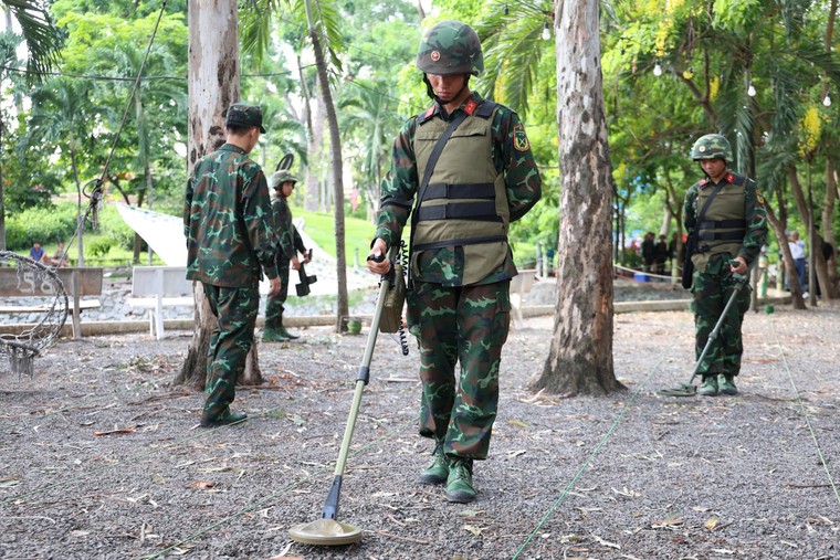 Công viên Lê Thị Riêng: Từ những nhát cuốc đầu tiên đến lễ truy điệu, tiễn đưa các liệt sĩ ảnh 1