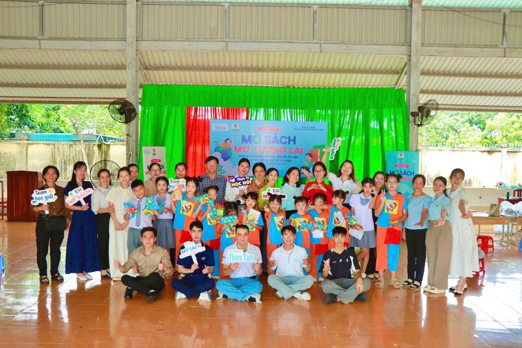 Hành trình “Mở sách - Mở tương lai” đến với 79 trường tiểu học ảnh 3