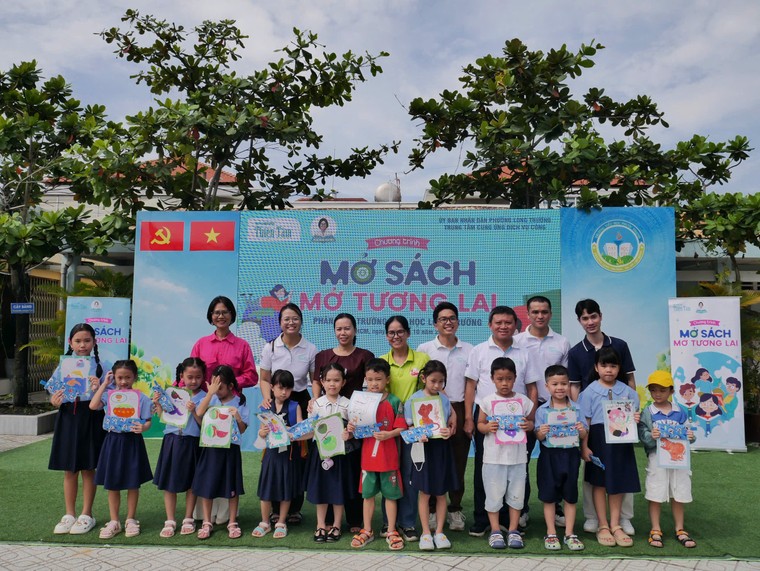 Hành trình “Mở sách - Mở tương lai” đến với 79 trường tiểu học ảnh 2