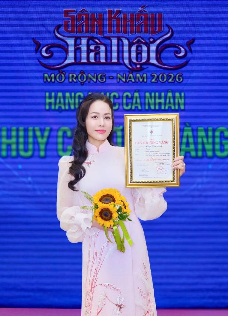 Nhật Kim Anh đưa vở kịch "Cuốn truyện bị đốt" lưu diễn ảnh 2