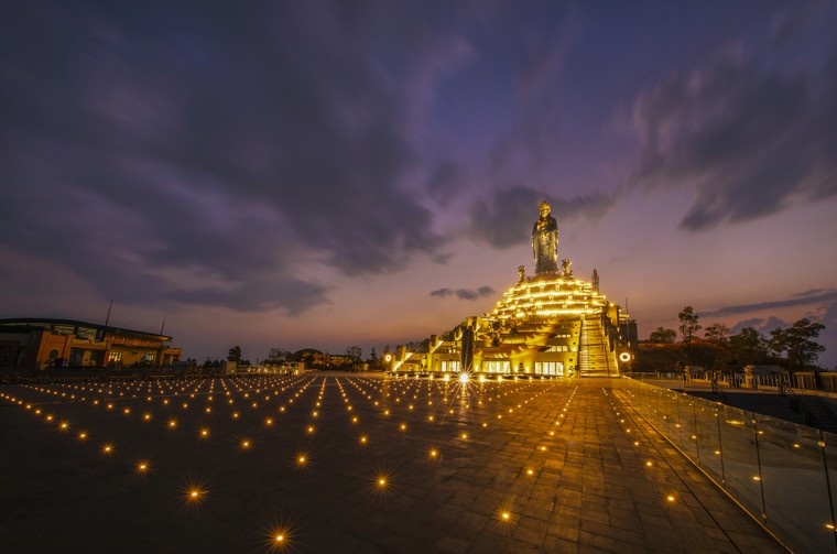 Khám phá “thiên đường” ánh sáng nghệ thuật hiện đại nhất Việt Nam trên đỉnh Núi Bà Đen ảnh 1