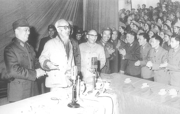 Người mang đến những mùa xuân đất nước ảnh 3