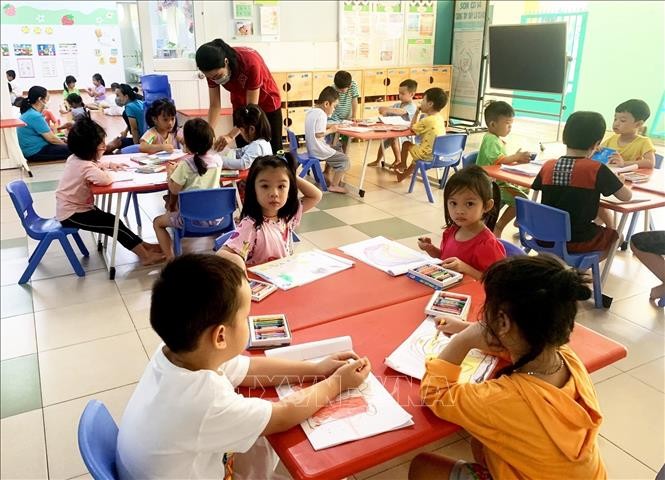 Hiện thực hóa các chế độ, chính sách mới dành cho giáo viên ảnh 1