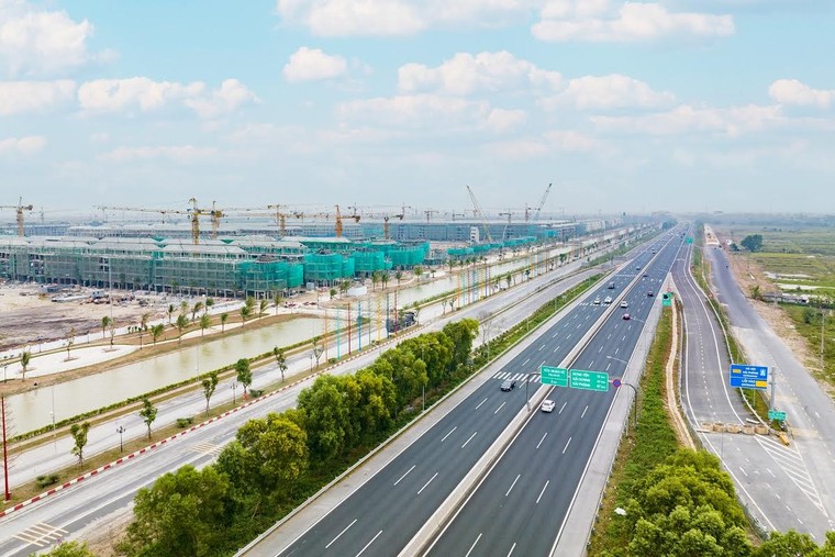 Bản đồ phân bố dân cư Hà Nội thay đổi khi phía Đông “lột xác” ảnh 1