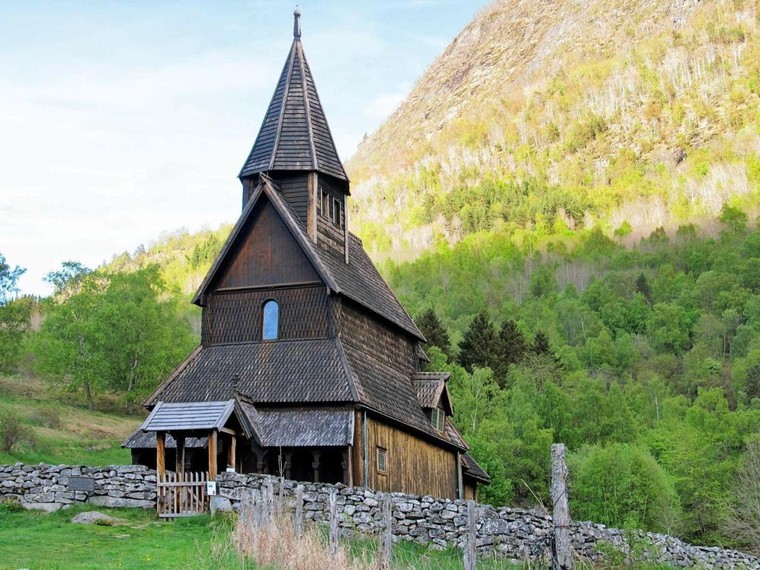 Nhà thờ này được công nhận là Di sản Thế giới vào năm bao nhiêu?