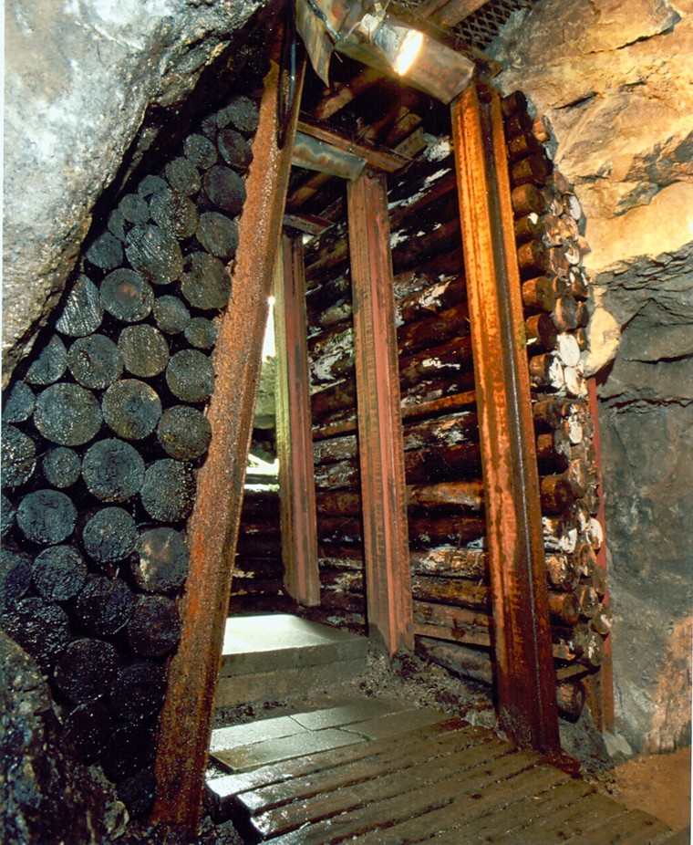 Mỏ bạc lớn nhất Nhật Bản có thế sản xuất bao nhiêu tấn bạc mỗi năm?