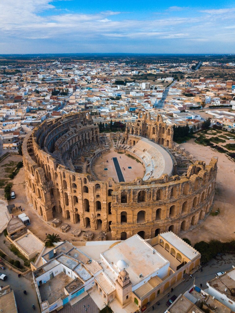 “Nhà hát vòng tròn” có tên gọi là gì?