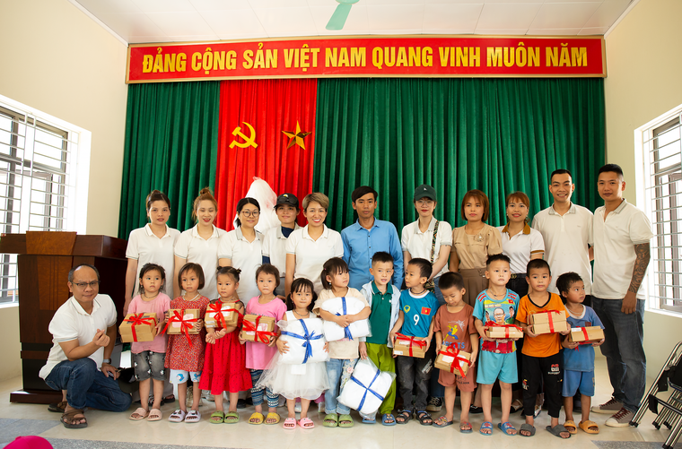 Cùng HRNEE ‘mang’ Tết Thiếu nhi đến bản vùng cao ảnh 3