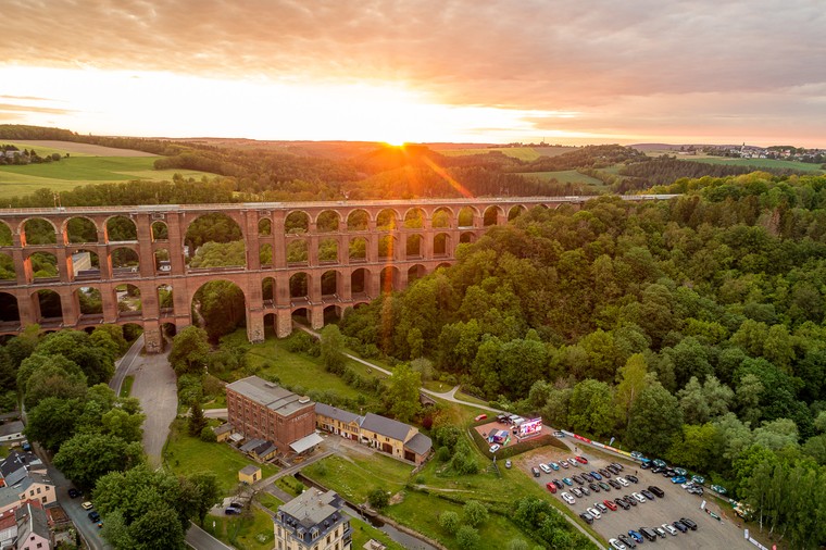 Công trình này được thiết kế bởi kiến trúc sư nào?