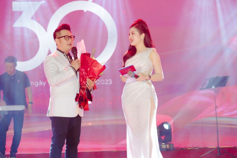 Bằng Kiều: 'Tân Á Đại Thành đã gắn bó với người Việt như một ca khúc bất hủ' ảnh 5