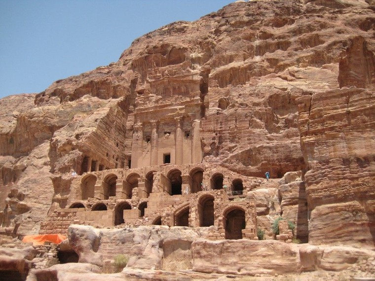 Công trình này có tên là gì?