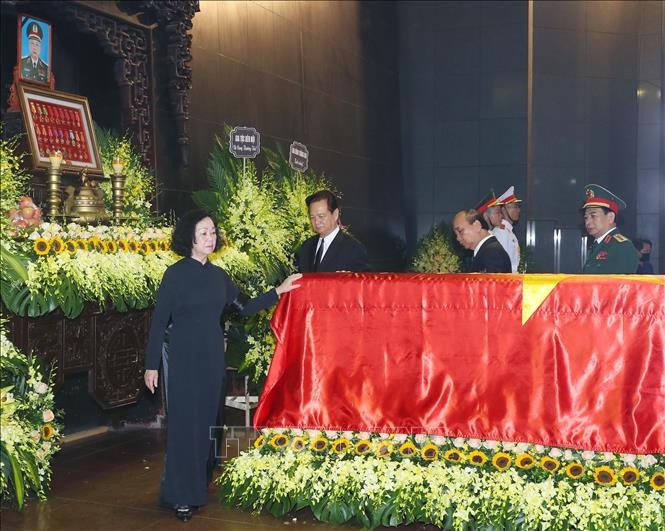 Lãnh đạo Đảng, Nhà nước viếng Thượng tướng Nguyễn Chí Vịnh ảnh 5