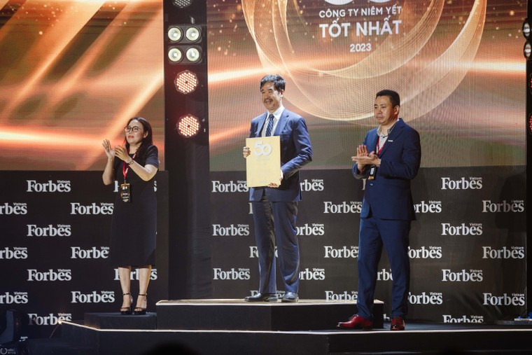 Hơn một thập niên, Vinamilk giữ vững ngôi vị trong các bảng xếp hạng doanh nghiệp niêm yết hàng đầu ảnh 1