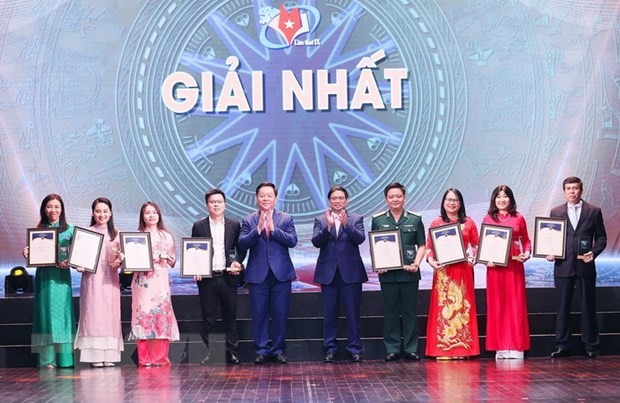 Viết tiếp những câu chuyện để thế giới hiểu và ủng hộ Việt Nam ảnh 1