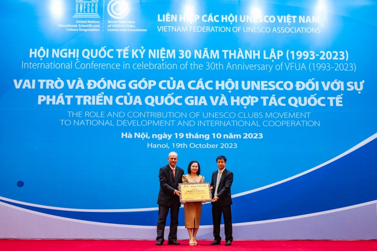 VFUA vinh danh các đơn vị, cá nhân đóng góp tích cực cho cộng đồng ảnh 1