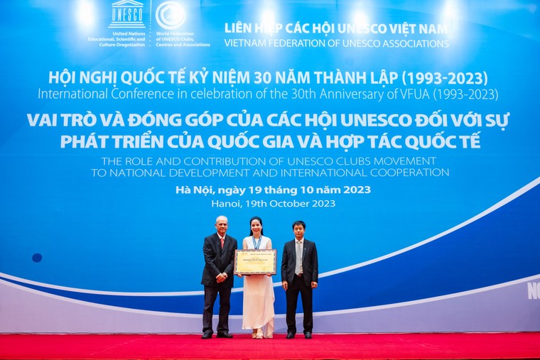 VFUA vinh danh các đơn vị, cá nhân đóng góp tích cực cho cộng đồng ảnh 2