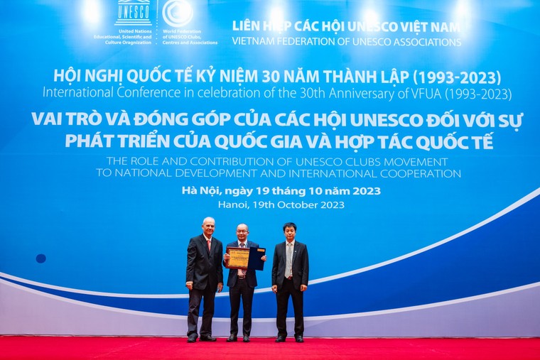 VFUA vinh danh các đơn vị, cá nhân đóng góp tích cực cho cộng đồng ảnh 3