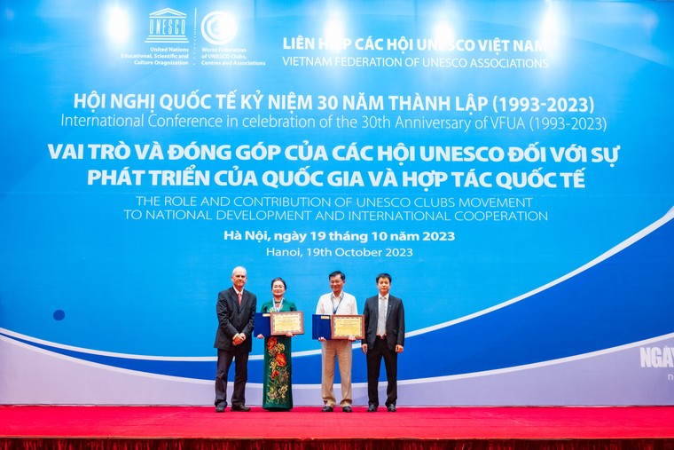 VFUA vinh danh các đơn vị, cá nhân đóng góp tích cực cho cộng đồng ảnh 4